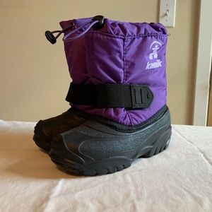 Toddler girl’s Kamik snow boots, size 9. EUC!